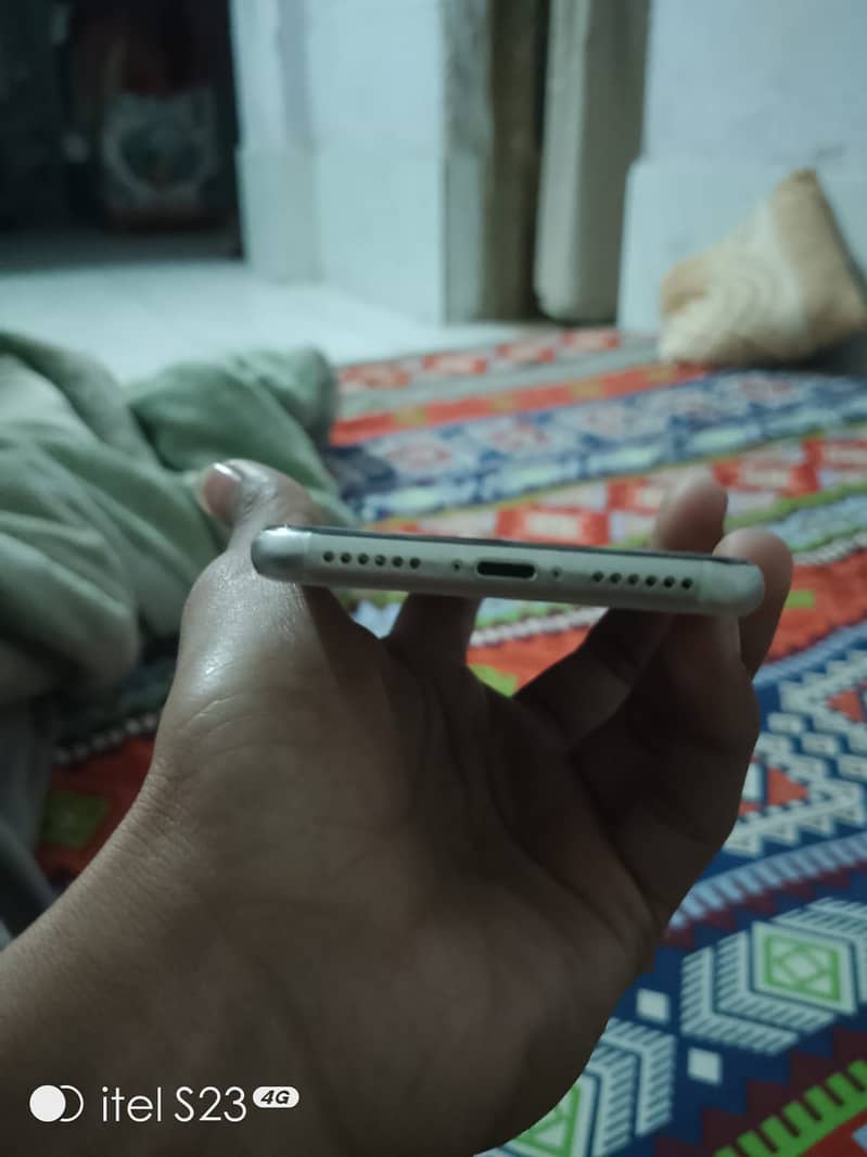 iPhone x 256 ram 4