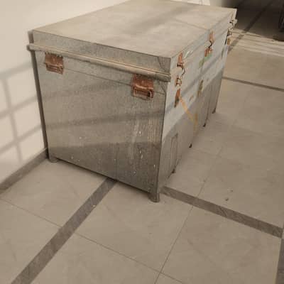 trunk for sale andar sy bilkul new Hy