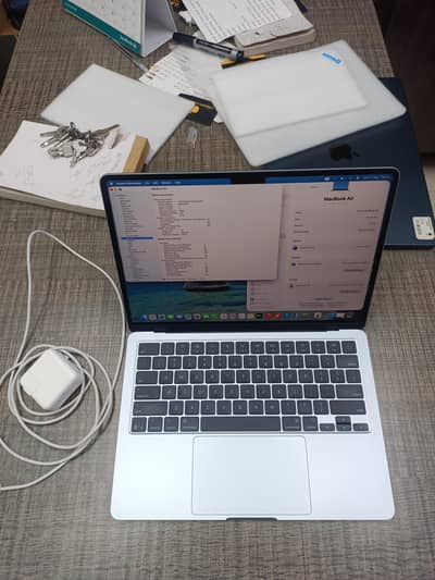 MACBOOK AIR M4 2025 13 INCH 16GB RAM 256GB. SSD 37 CC 100 HLT