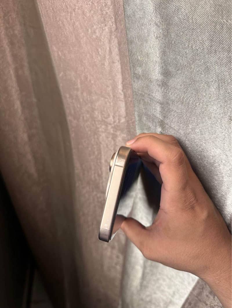 iphone 16 pro max 1