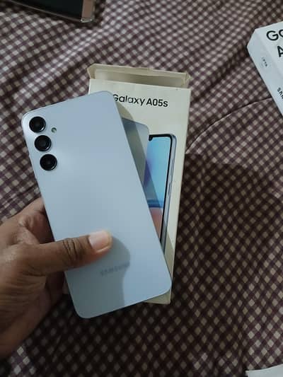 10/10 condishn 6/128 gb with box