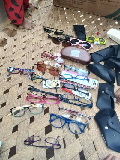 Man and women eyesight glasses per piece 200 available 90 piece