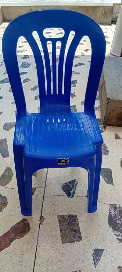 Diamond Company Plastic chairs set of 6
