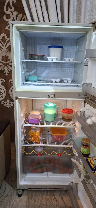 dawlance - Fridge + Freezer large size 15 qubic ft