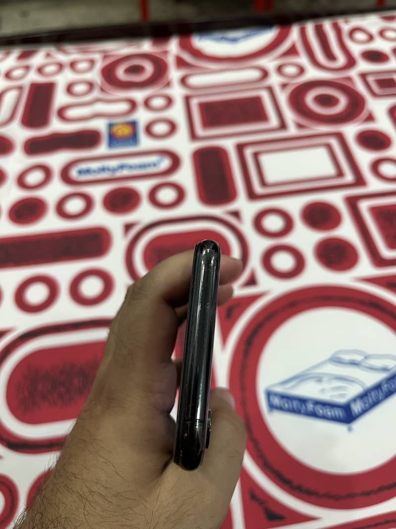 iPhone XS 6