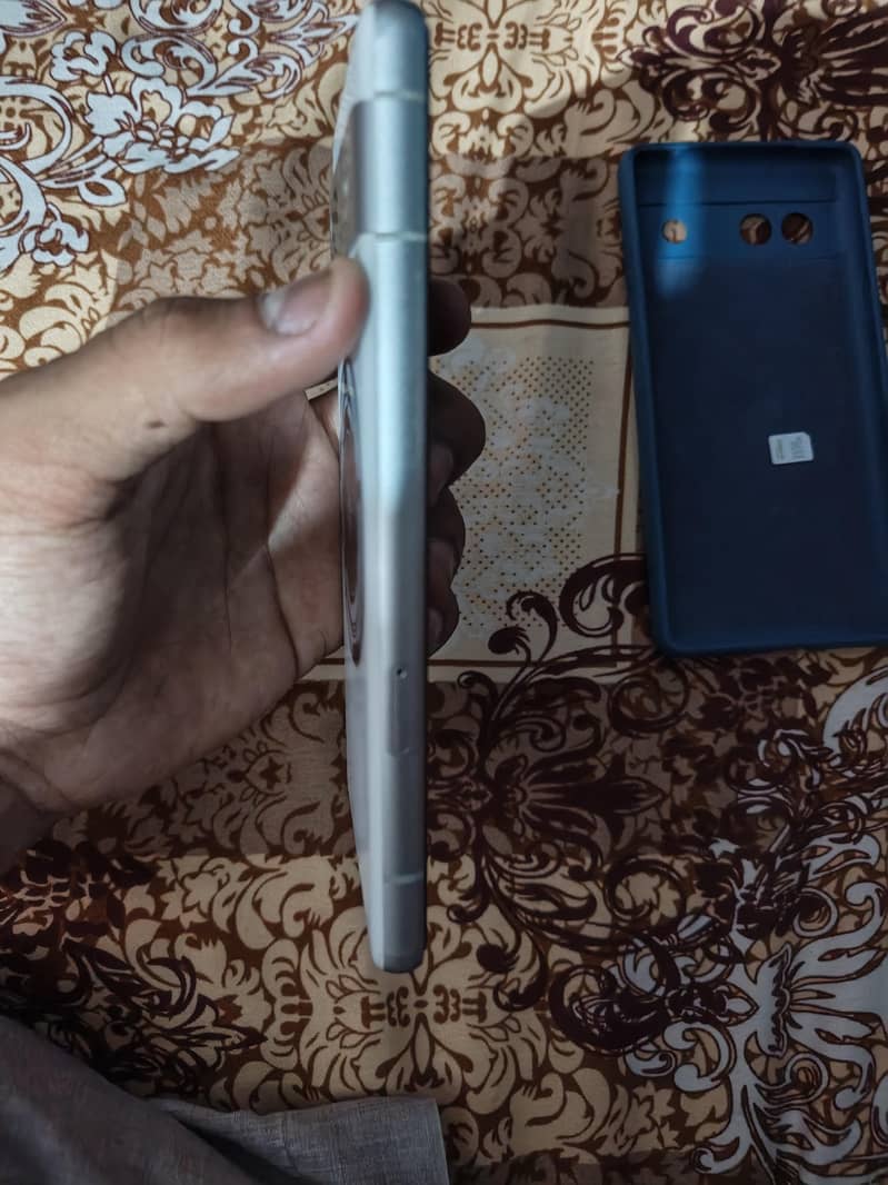 Google pixel 7a 4
