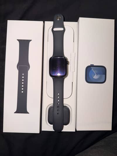Apple Watch series 9 45mm 64GB 99% battery health with full box