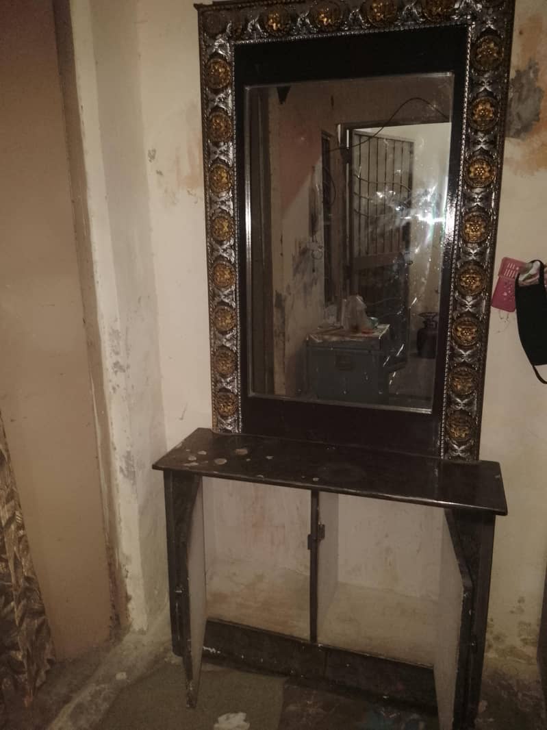 Dressing table 0