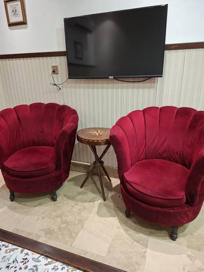room chair with stylish round table for sale