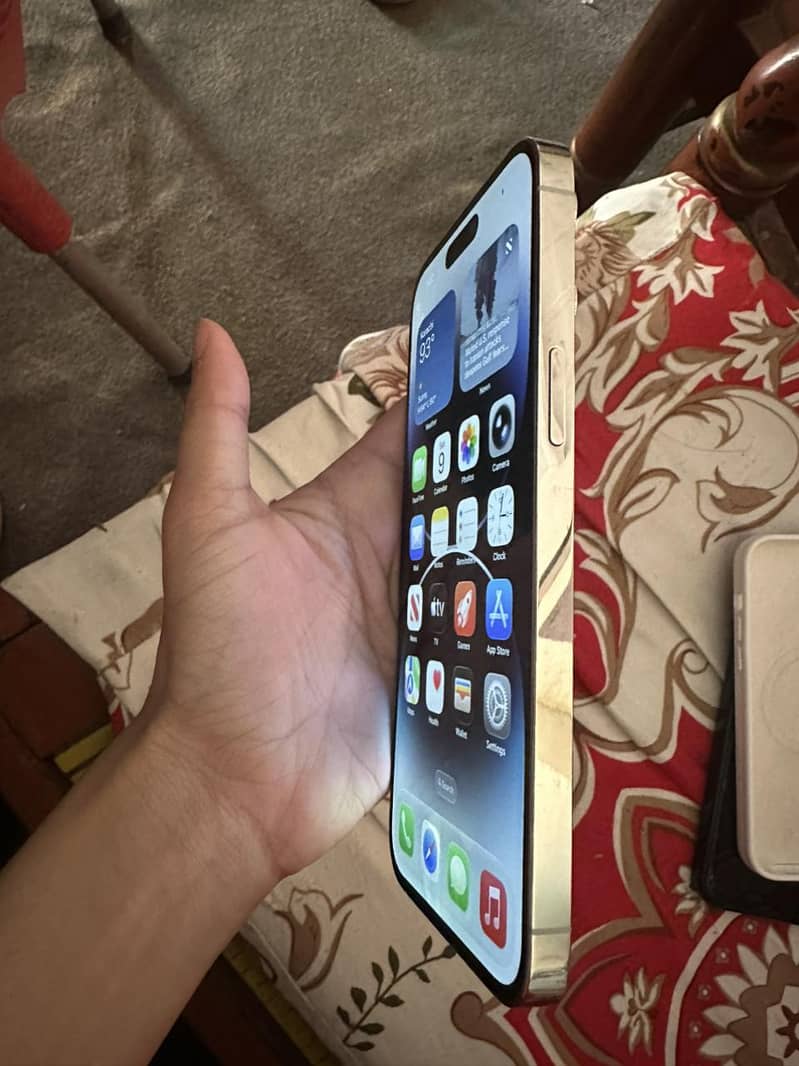 iPhone 14 pro max 6