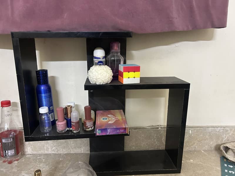 Cupboard/dressing table, Shelves, Table 1