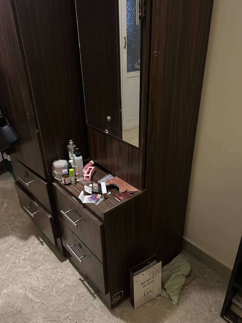 Cupboard/dressing table, Shelves, Table 2