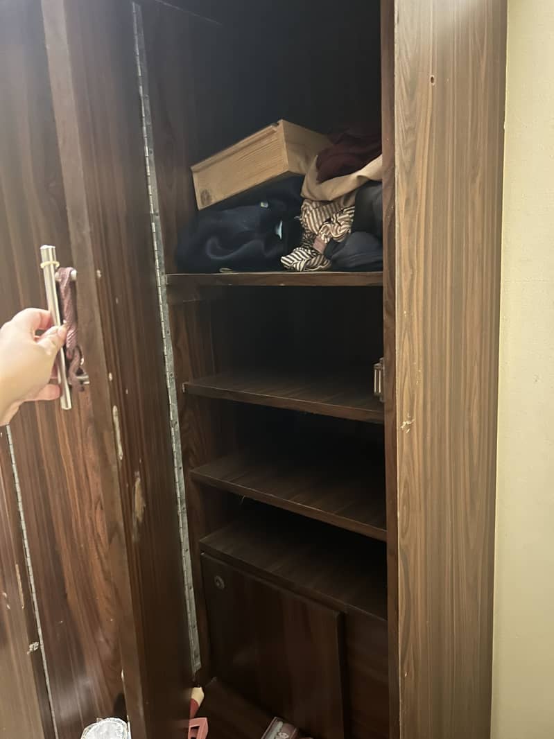 Cupboard/dressing table, Shelves, Table 3