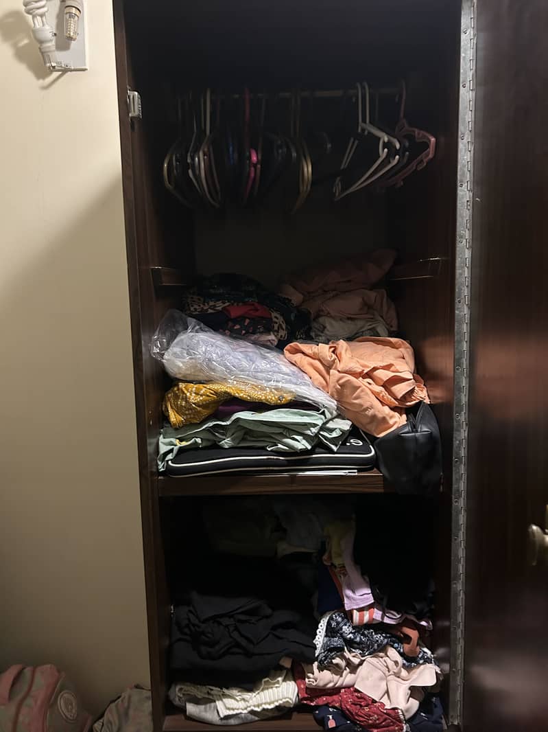 Cupboard/dressing table, Shelves, Table 5