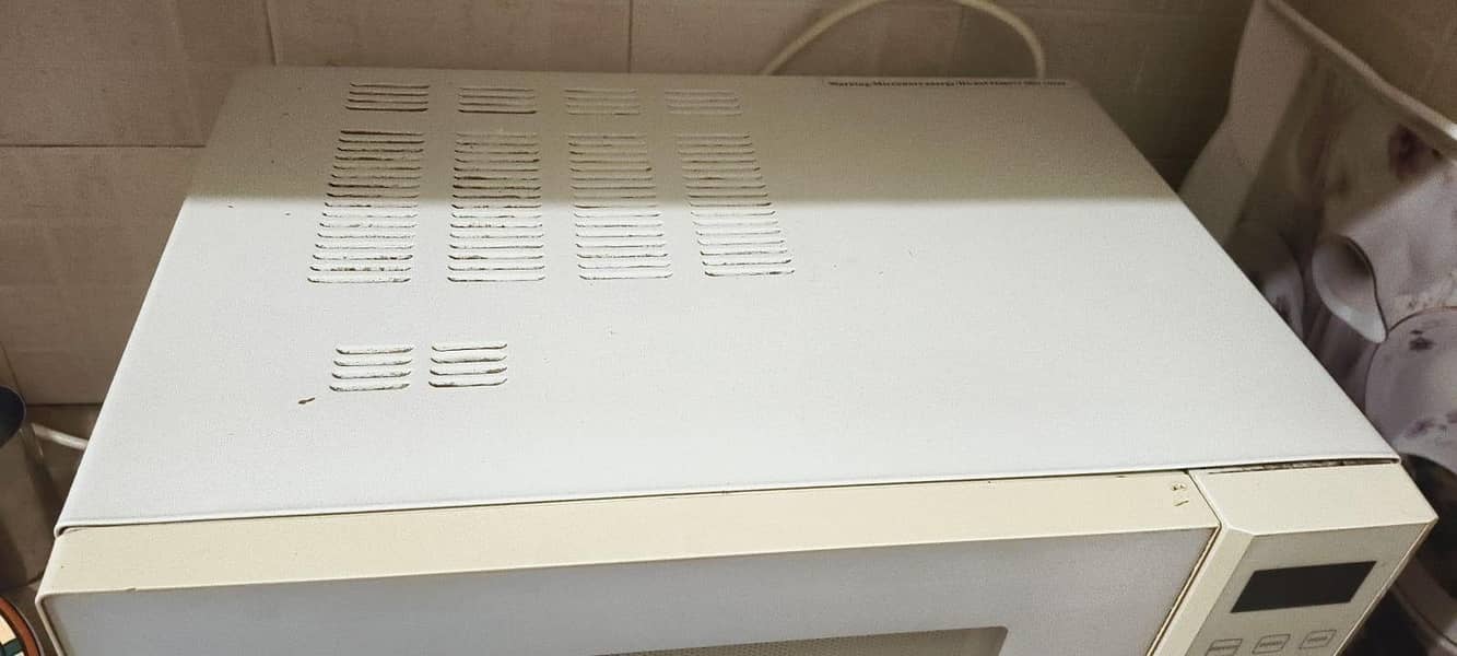 Kenwoos Microwave 2