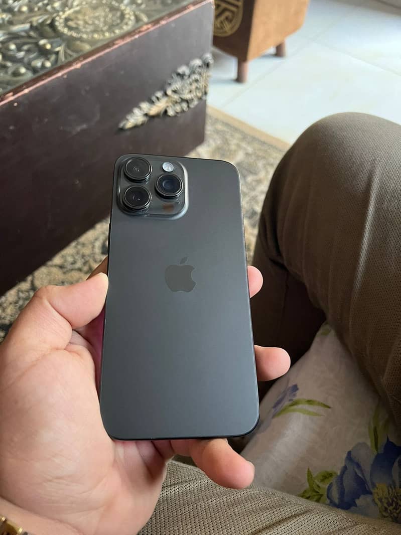 Iphone 15 pro max 4
