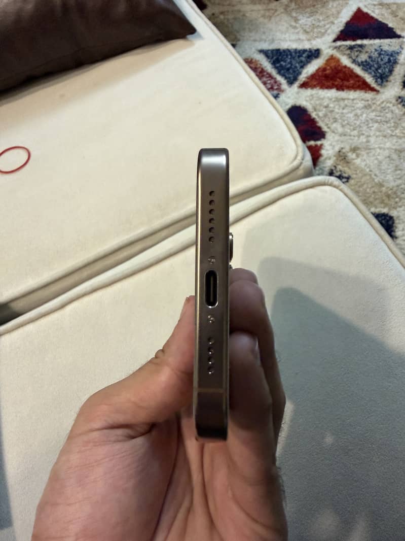iPhone 16 pro max 2