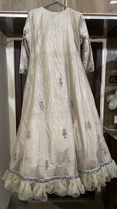 One time used just 3hours k lia bhai k nikkah py wear ki thi maxi