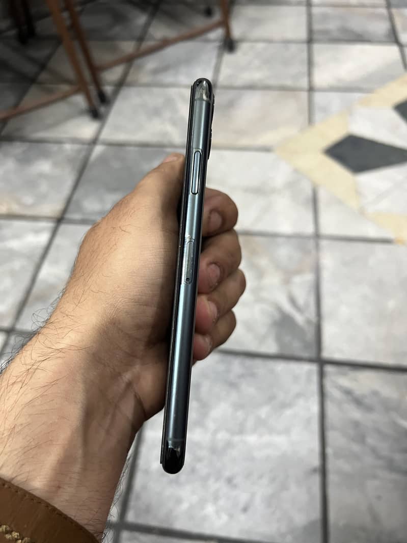 Iphone 11 pro max 4
