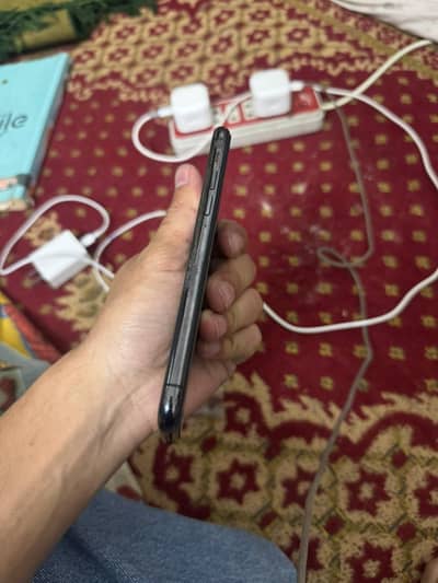 iphone 11pro mother board demage  sphere part avaliable ha