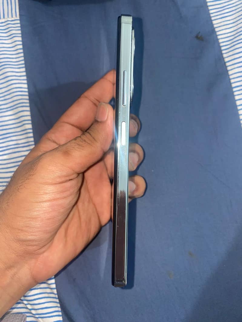 Only phone 4