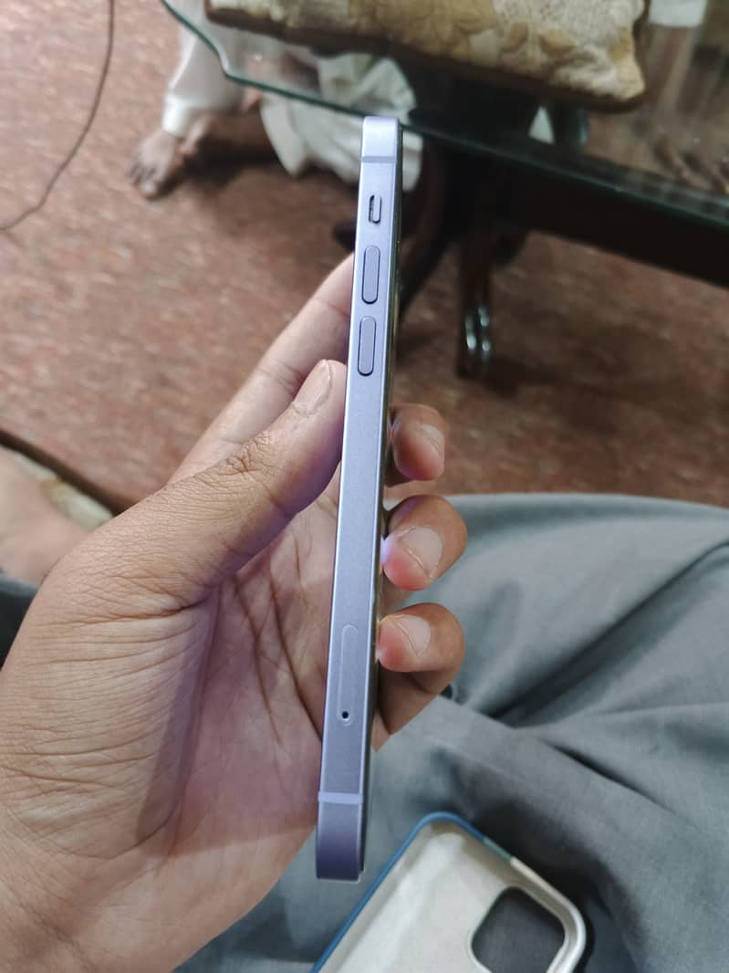iPhone 12 3