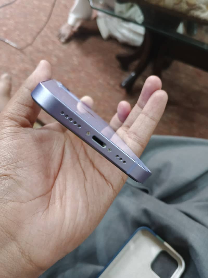 iPhone 12 4