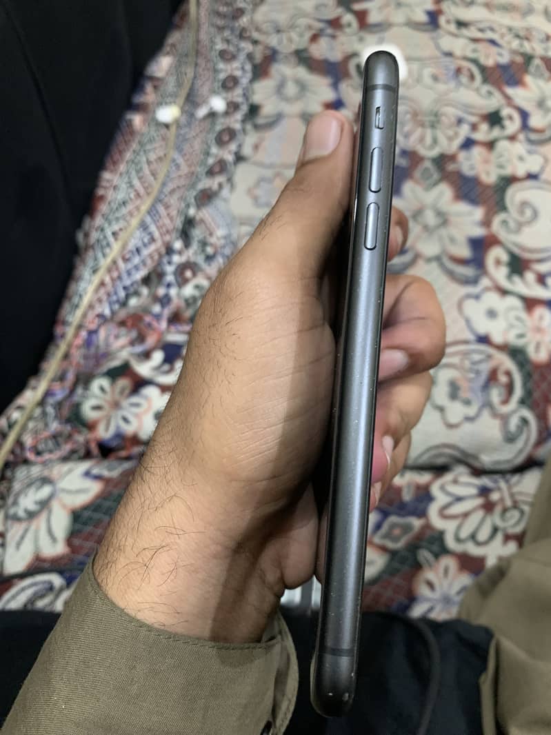 iPhone 11 6