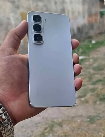 infinix hot 60i 6 plus 6 ram 128 GB memory complete box 7 month warran