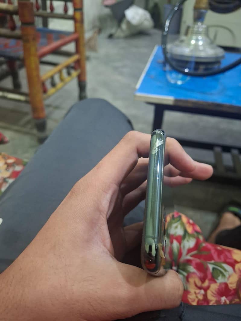 iphone 11 pro max 4