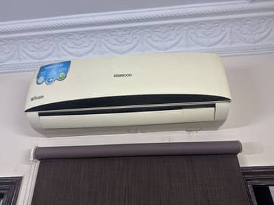 1 ton kenwood ac esense for sell. Good condition. Just gas leakage