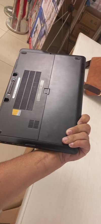 Am selling dell laptop