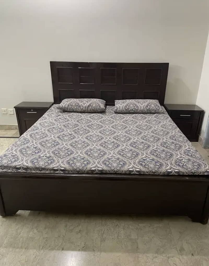 solid wooden bed set 0