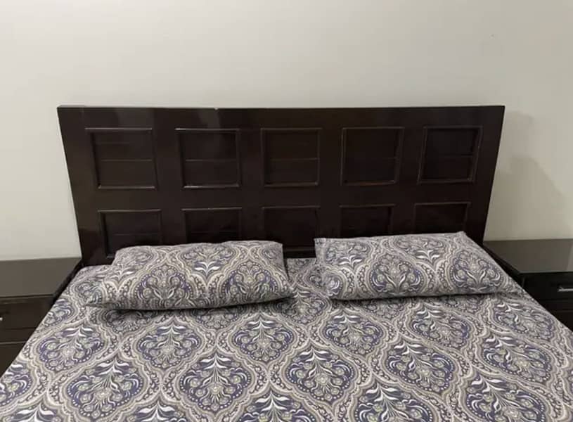 solid wooden bed set 1