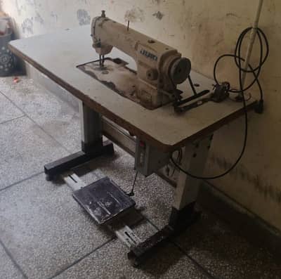Juki sewing machine with table in very lowest