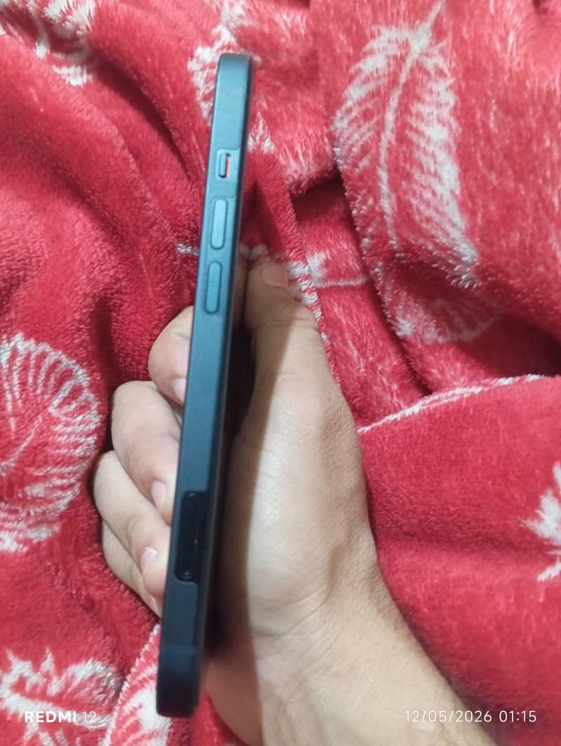 Apple iPhone 13 4