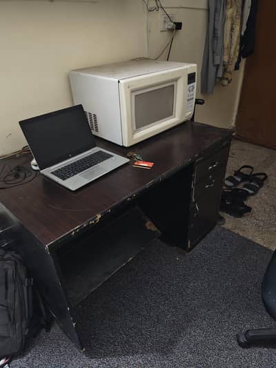 Used Computer Table