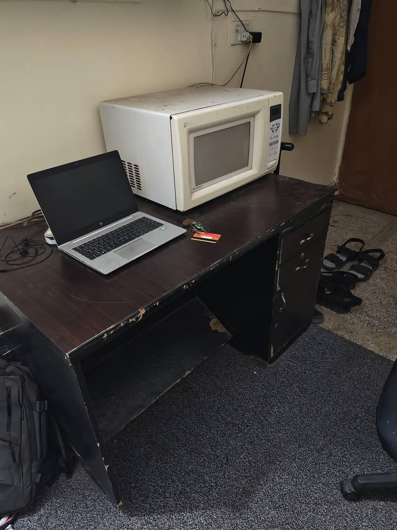 Used Computer Table 0