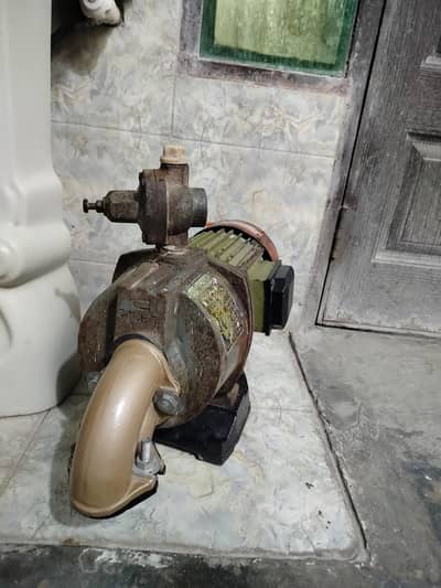 water pump 220 VAC single empire chistia company. .