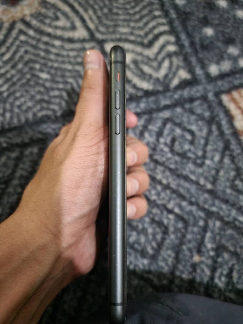 IPhone 11 4