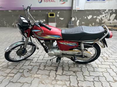 Honda 125 in good condition for sale.