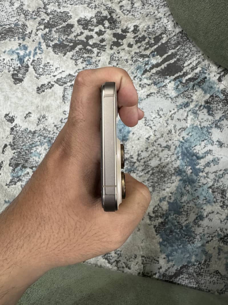 Iphone 16 pro max 6