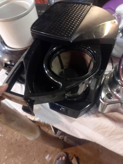 DeLonghi 12-Cup Drip Coffee Maker - Excellent Condition
