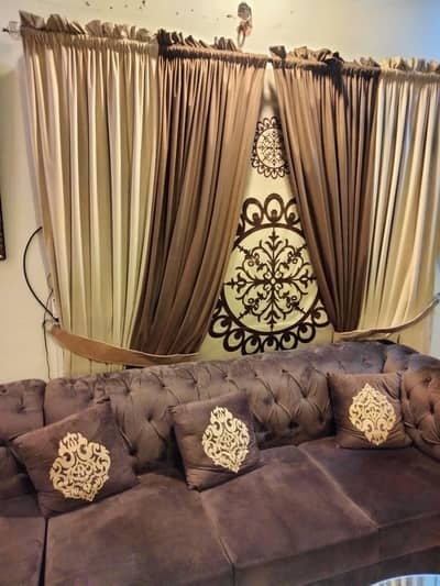 Beautiful luxury curtain set for sale in very good condition.