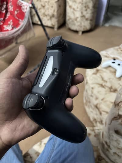 Playstation 4 pro 1tb hard. 4k resolution
