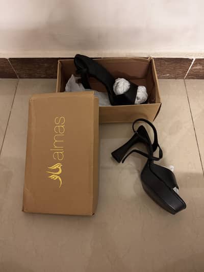 Brand new Almas platform heels- Size 41
