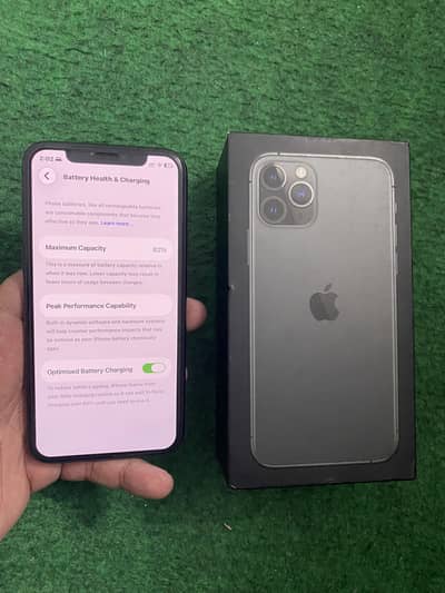 11pro 256 GB single hand used conditions 10/9 Face ID ture tone Active