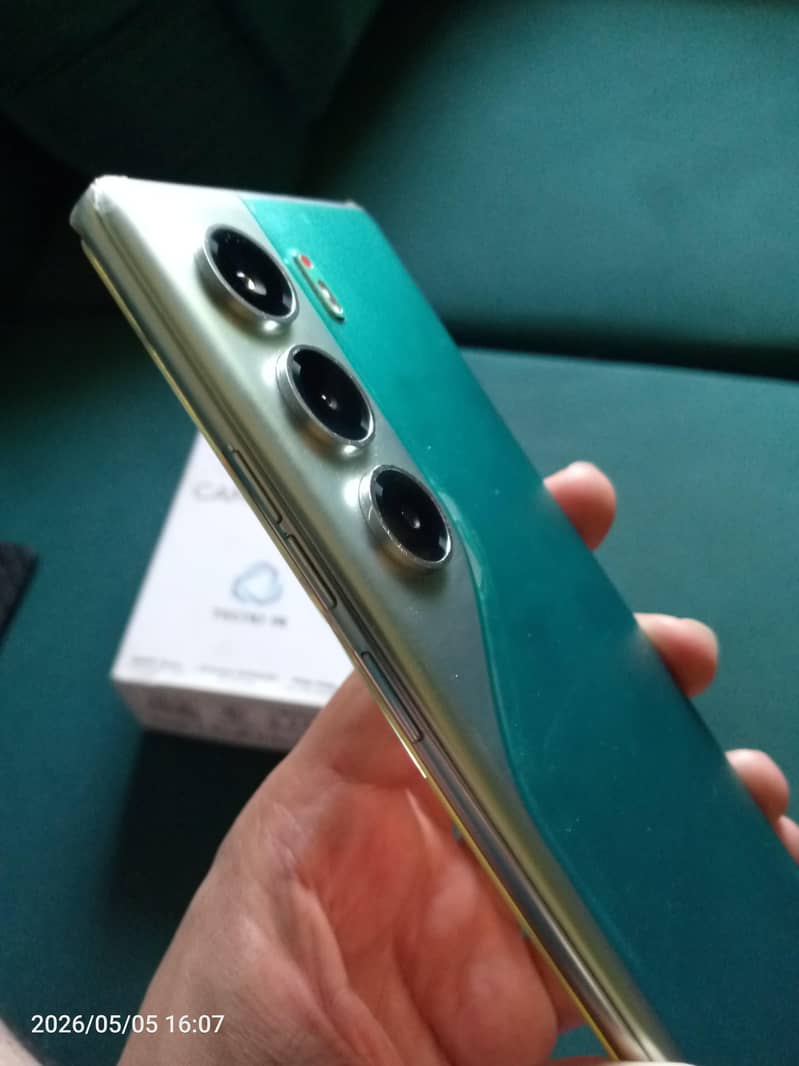 Techno camon 40 pro 0