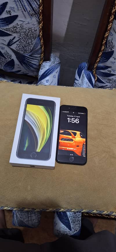 I phone se 2nd gen 4 Month Sim Working Condtion 10/10 Looks Like New