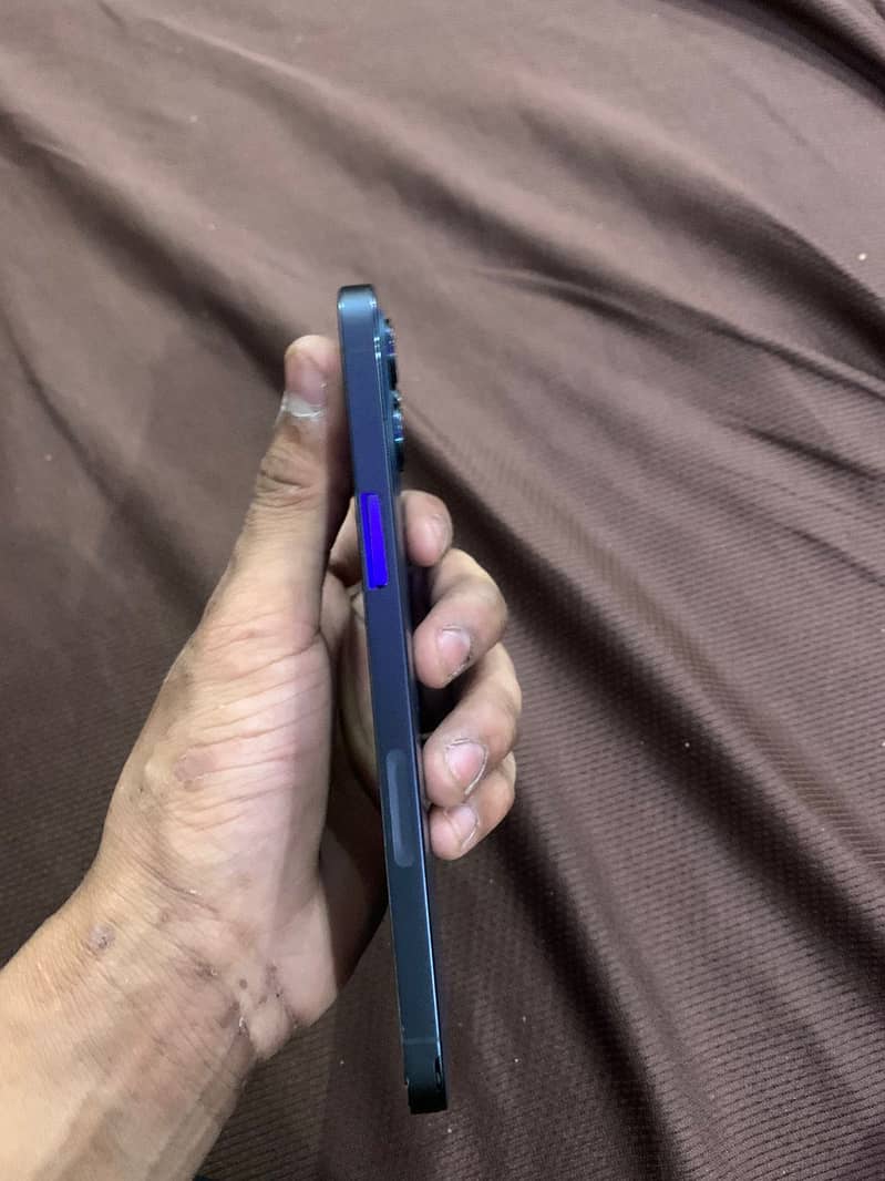 iPhone 12 pro max 4